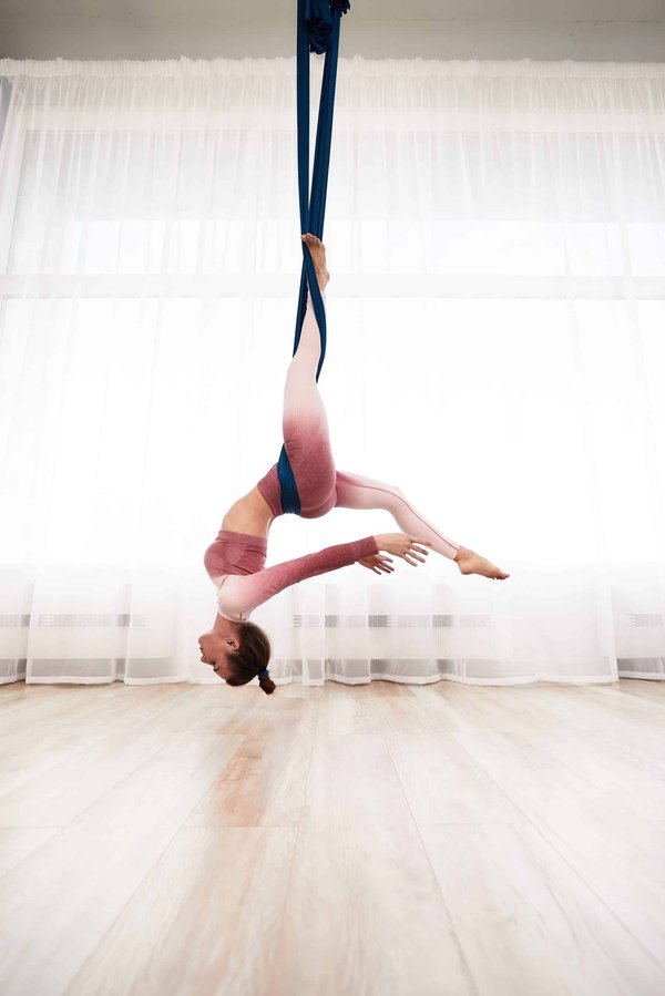 Quelles stratégies les entreprises de technologie peuvent-elles adopter pour promouvoir la parité de genre dans les rôles de leadership ?